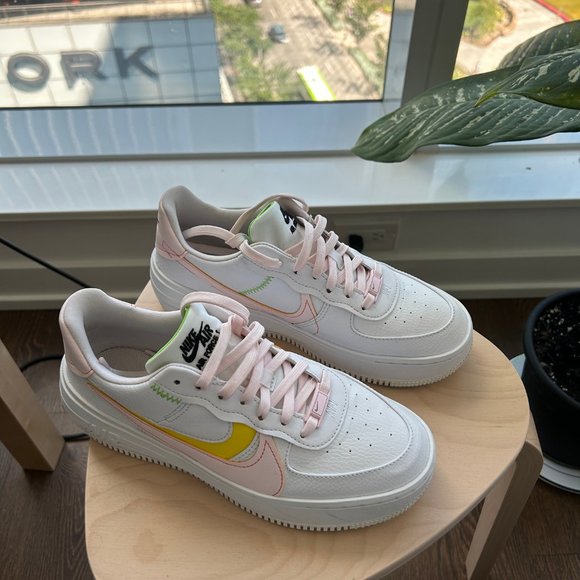 Air Force 1 Platform Sneaker - Picture 4 of 5